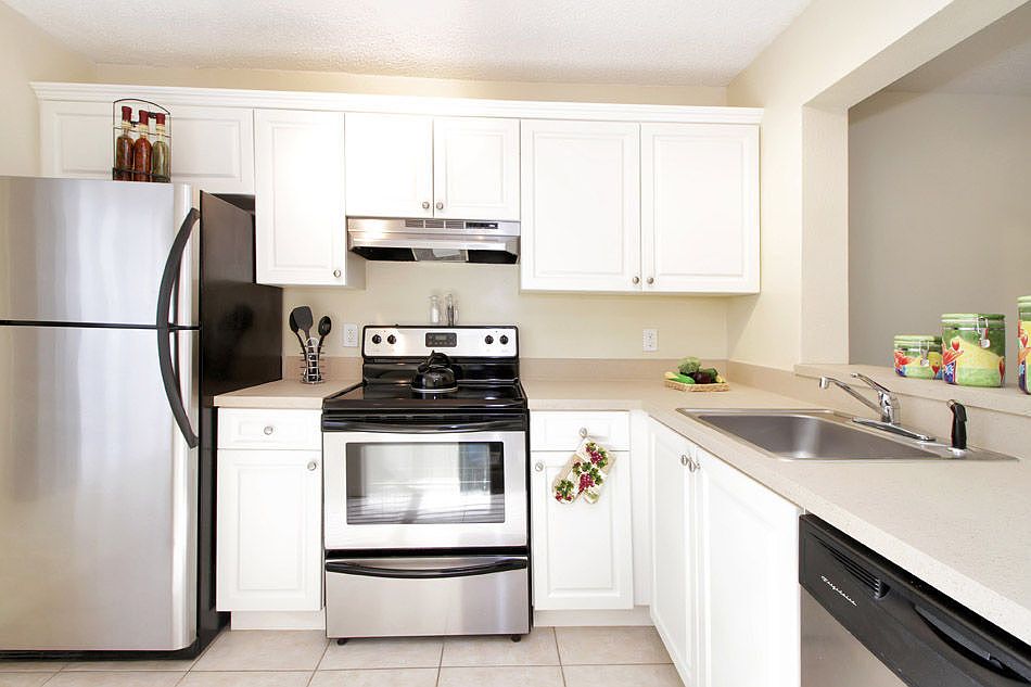 2800 Riverside Dr #203 photo 2